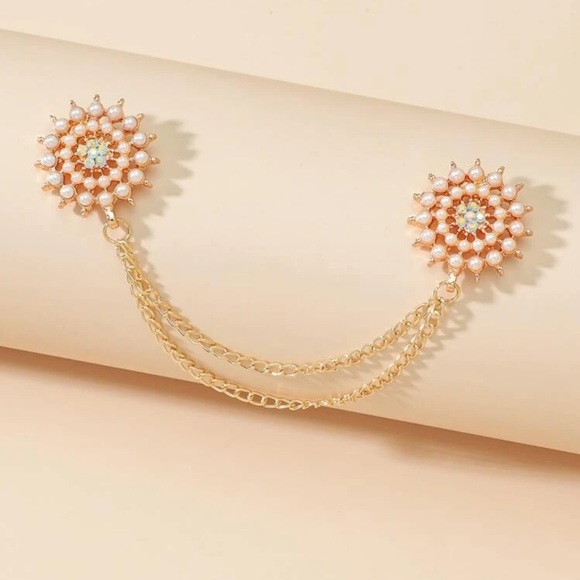 🌟 Faux Pearl And Rhinestone Collar Tip Brooches - Picture 2 of 3
